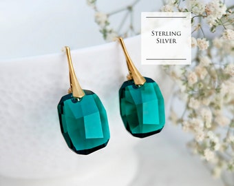 Emerald earrings, Green crystal earrings, Bridesmaid gift, Emerald gold earrings, Green bridesmaid earrings, Sterling Silver earrings