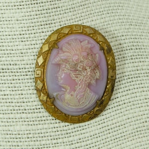 Vintage Cameo Glass Pink Lavender Pin Brooch