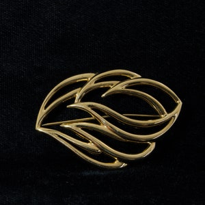 Vintage Monet Open Leaf Brooch Pin