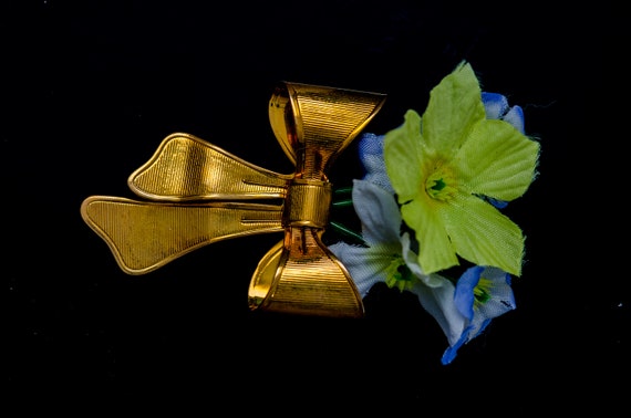 Avon Bouquet Pin or Brooch - image 1