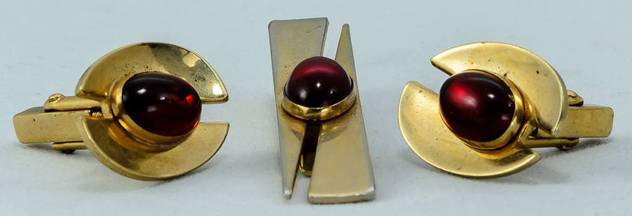 Fermoir à Cravate Vintage Anson – Ton Or Avec Cabochon Rouge – Style Rétro Années 50