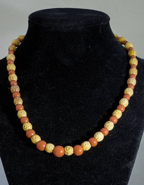 Vintage 1950s Plastic Bead Necklace - image 1