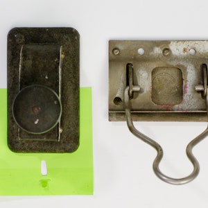 Lote de dois furadores de papel: Chadwick One Hole Punch e Y e E Two Hole Punch