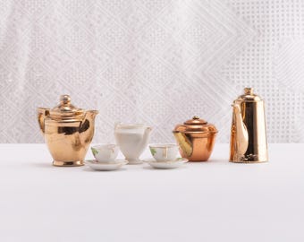 Vintage miniatuurtheepotten, kopjes, schoteltjes; Japans verguld, koper