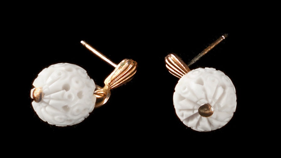 Boucles D'oreilles Vintage Cora International - Plastique Blanc Et Rose - 3.3 Cm