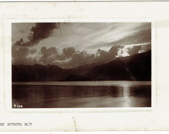 Cadre de carte postale vintage RPPC Le soleil couchant