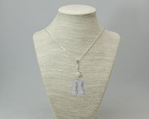 Vintage Avon Silvertone Faux Pearl Drop Necklace … - image 2