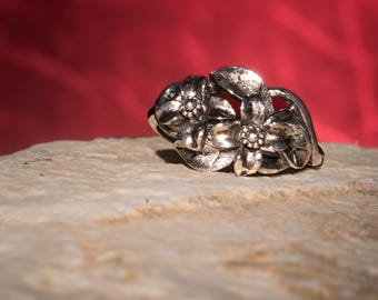 Vintage Avon Flower Ring Adjustable to 7.5