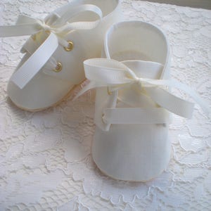 White or Ivory irish linen Baby Boy Christening Shoes, Boy Baptism Shoes. Boy Booties. Linen Boy shoes