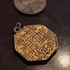 Vintage Gold Indian Coin Pendant - Assam States Rupee Sunyeopha Mohur Era - Alva Museum Replicas - India - Necklace
