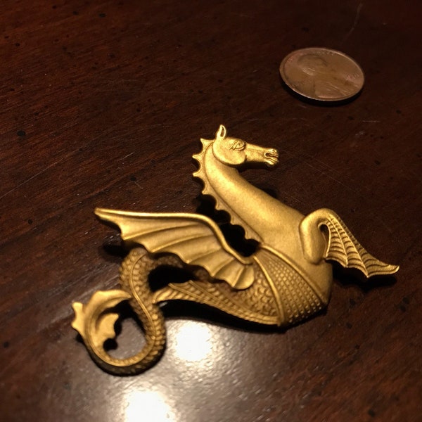 Vintage Gold Ketos Winged Dragon Brooch - Monstruo Marino - RMA Rubin Museo de Arte - Dragón Alado - Sea Drake - Caballito de Mar - Bestia Mítica