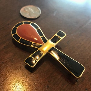 Colgante de broche Ankh Combo esmaltado de oro MMA - Signo de vida Amuleto Collar de renacimiento egipcio Museo Metropolitano Tesoros de arte de Tutankamón