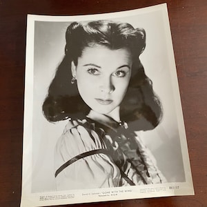 Cartão de lobby original Vivien Leigh "E o Vento Levou" 1961 Vintage Hollywood 8x10 Glamour Foto Guerra Civil - MGM Studio Photo Gown