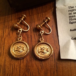 Pendientes colgantes de compromiso bizantinos de oro vintage - Réplicas del Museo Alva - Anillo de bodas con manos entrelazadas y apretón de manos - Alianza de bodas