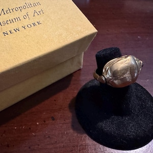 Vintage MMA Egyptian Revival Gold King Tut Scarab Swivel Ring - 1976 Metropolitan Museum of Art Treasures of Tutankhamun