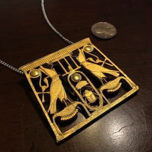 MMA Egyptian Revival Gold Sky God Horus Falcon and Scarab Cartouche Pendant Necklace 1976 Metropolitan Museum Art Treasures of Tutankhamun