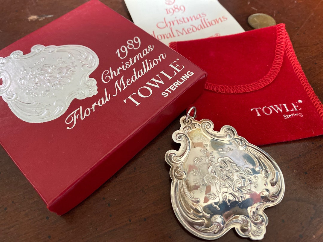 1989 Towle Sterling Silver Ivy Christmas Ornament Rosette Medallion