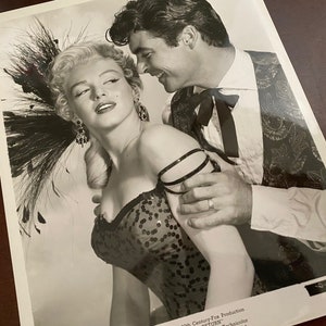 Oryginalna Marilyn Monroe River of No Return 1961 Hollywood Blonde 8x10 Press Photo Western Cowgirl - Karta holu z kadrem z filmu - Saloon Singer