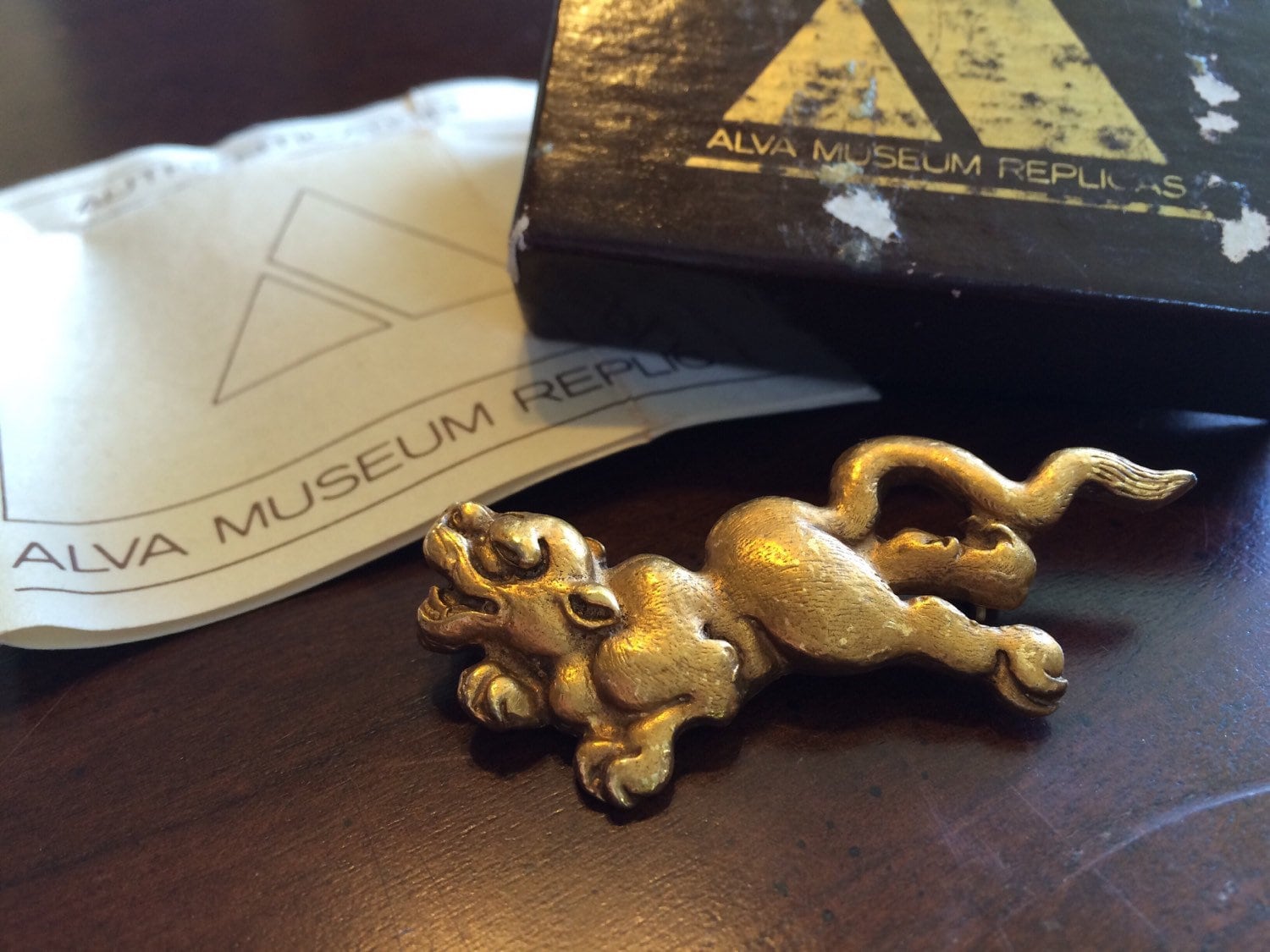 【極希少】ALVA MUSEUM REPLICAS ブローチ 龍 ゴールドカラー ALVA MUSEUM Signed Gold Plated Figural Fighting DRAGON Pin