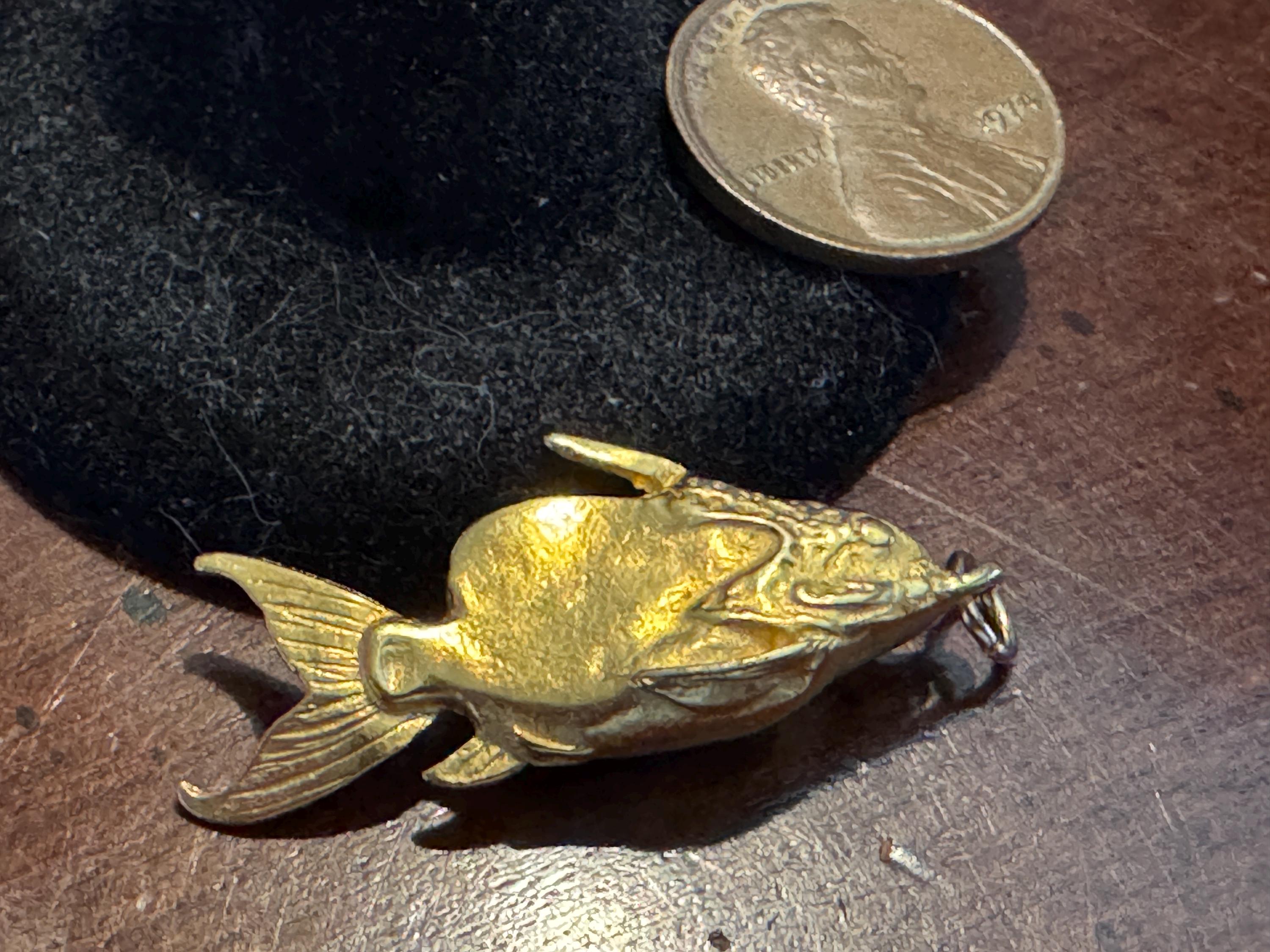 Vintage MMA Gold Fish Amulet Pendant - Good Luck - 1976  display picture 1
