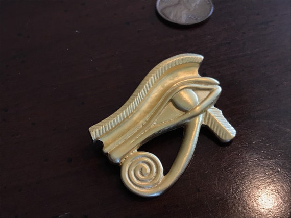 Egyptian Revival Gold Udjat Eye of Horus Brooch -… - image 1