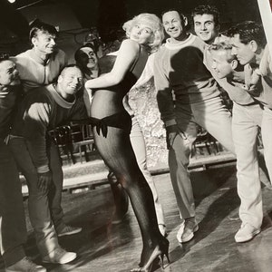 Original 1960 Marilyn Monroe "Let es Make Love" Film Still - Vintage Hollywood 8x10 Lobby Karte Foto Promo - Schauspielerin - Playboy Yves Montand