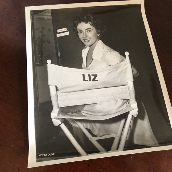 Original Elizabeth Taylor Candid Photo On Set "Cat on a Hot Tin Roof" 1958 - Liz Vintage Hollywood 8x10 Glamour Photo Promo  Directors Chair