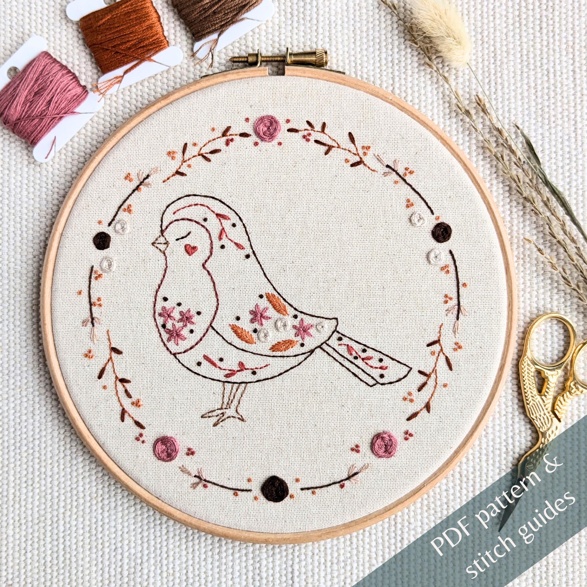 手刺しゅう　額　鳥 刺繍された鳥、鳥の手刺繍、鳥の刺繍、ロビンの刺繍パターン、シンプル