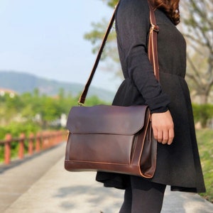 Personalised Vegan Leather Laptop Bag / Brown Briefcase / Brown Laptop Bag / Vegan Leather Bag / Vegan Leather Handbag / Leather Messenger 画像 3