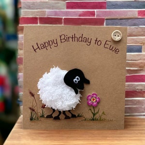 Cartão de aniversário feito à mão com ovelha de crochê - personalização opcional com nome personalizado, cartão 3D exclusivo com sementes plantáveis, cartão de presente
