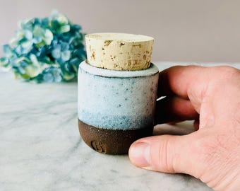 Urna de lembrança azul e branca extra pequena