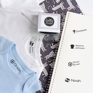 Marcador de roupas esportivas. Carimbo têxtil personalizado para marcação de roupas. Carimbos têxteis infantis. Carimbos de nome para roupas infantis