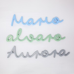 Nombres infantiles personalizados a mano en madera. Regalos personalizados para cuarto niños. Nombres niño bonitos en madera. Hecho a mano. Verde