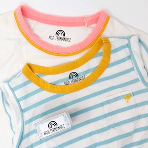 Marcar ropa infantil en guardería con sello textil personalizado, lavable y seguro. Label kids’ daycare clothes with a personalized washable and safe fabric stamp. Nicolasito.es