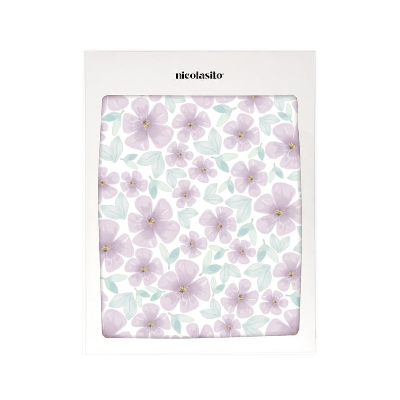 Paquete completo de las 92 pegatinas decorativas de vinilo decorativo para paredes en forma de flores silvestres de color lila - Nicolasito.es
Complete pack of 92 decorative vinyl wall stickers in the shape of lilac wildflowers – Nicolasito.es
