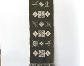 Tapiz de lana escandinavo vintage: tapiz de pared con motivos nórdicos de estilo moderno de mediados de siglo, hecho en Finlandia.