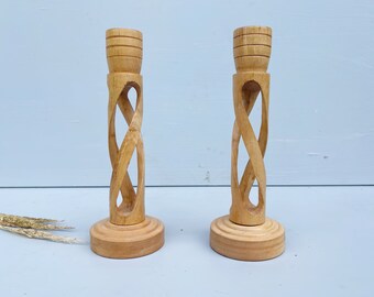 Candelabros de madera vintage de mediados de siglo: decoración de mesa escandinava