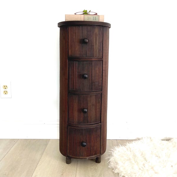 Cómoda vintage de bambú y ratán con cajones / Mesita de noche estrecha con soporte para plantas