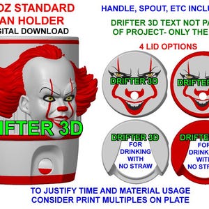 Op de afbeelding: Een digitale download voor een 12 oz standaard blikhouder met een 3D Pennywise clowngezicht. Inclusief vier dekselopties, waarvan twee ontwerpen het clowngezicht tonen en twee gelabeld zijn voor drinken zonder rietje. Tekst bevat DRIFTER 3D.