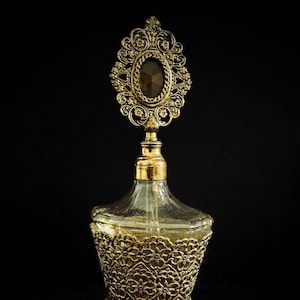 Vintage ormolu gold plated filigree perfume bottle with jewel stopper | French gold footed ornate perfume bottle, amber decorative bottle