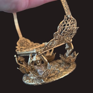 HOLLYWOOD REGENCY cherub basket | Vintage ormolu gold basket with dishes