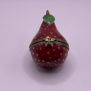 Rare Peint Main Limoges France Red Pear Trinket Box – Hand-Painted Porcelain with Butterfly Clasp, Collectible Fruit Figurine