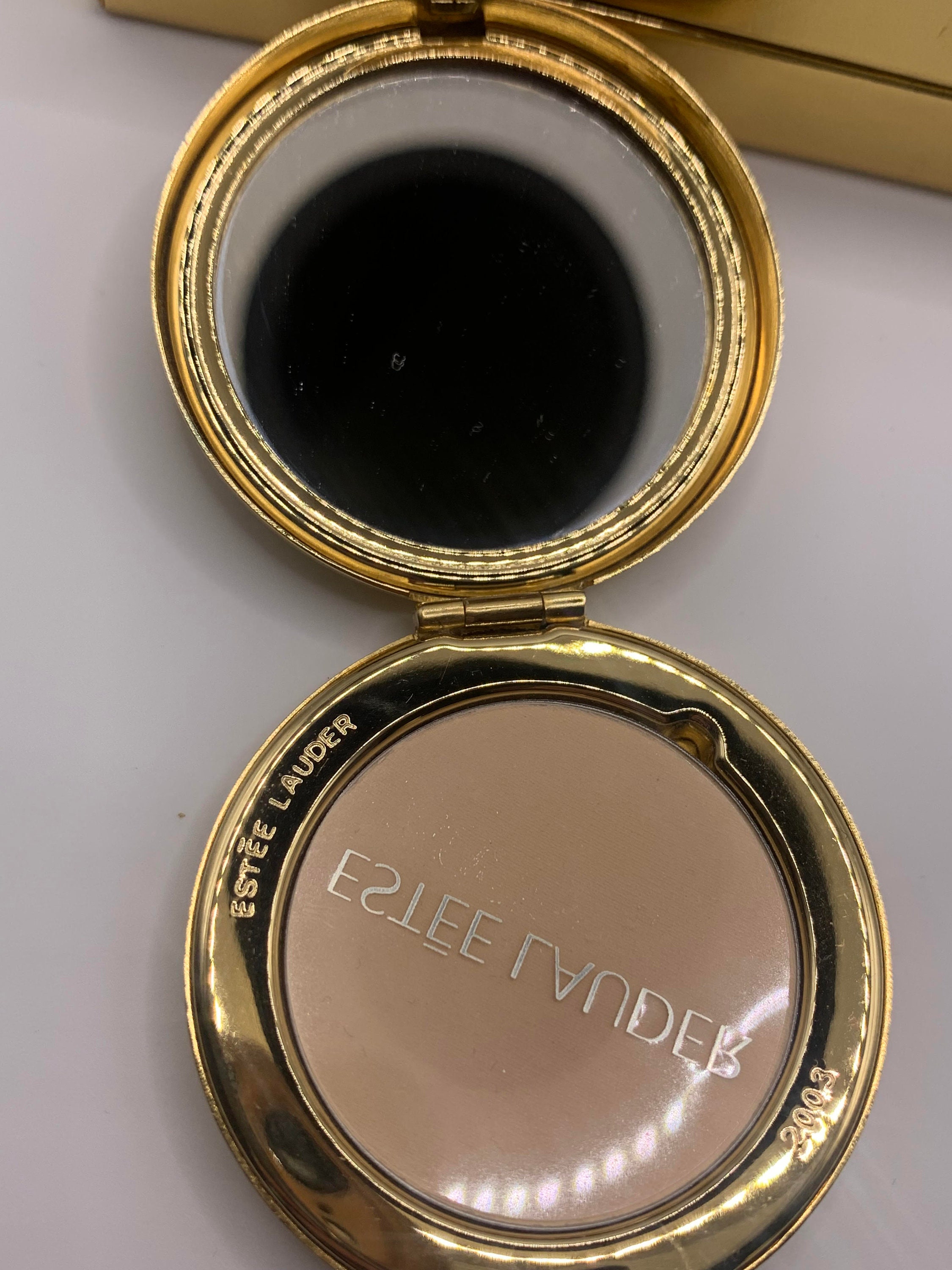 2000s Vintage Estee Lauder  display picture 1