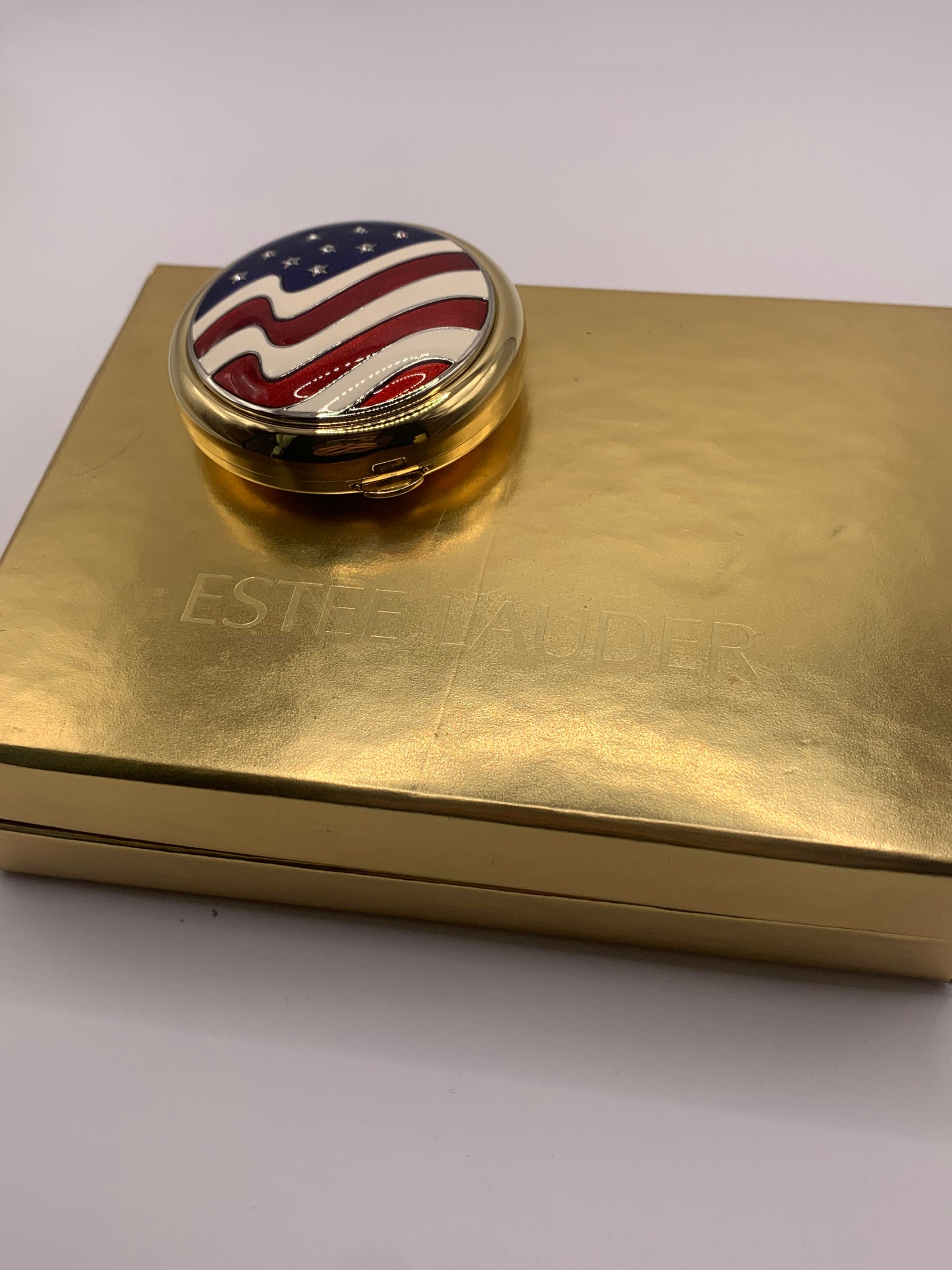 2000 Estee Lauder Wedding Day Powder Compact Vintage Rare Collectable Estee Lauder 2000 GOLDEN MILLENNIUM  main image 3