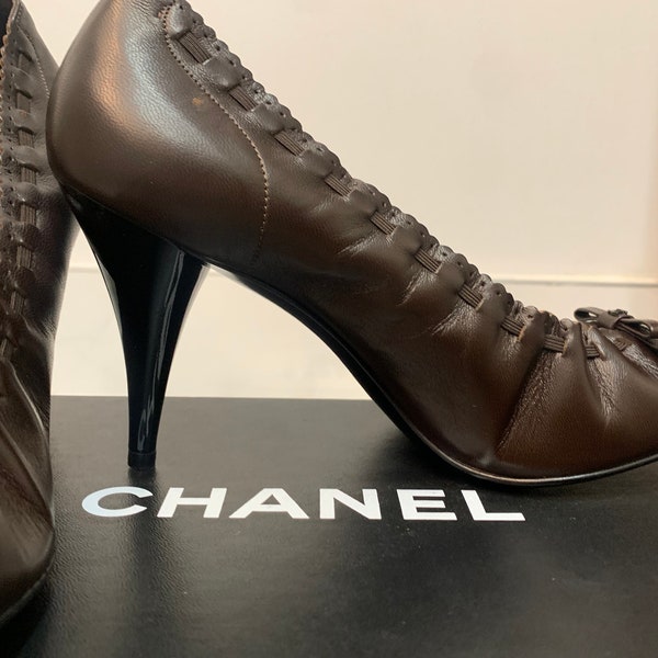 AUTHENTIC Chanel Shoe Brown Black Toe Heel Round Toe Ballet Style Heel Size 9 EU 39