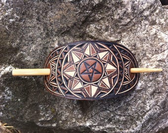 Pentagram  geometric hand carved leather hair barrette - tooled leather - stick barrette - Haarspange aus Leder