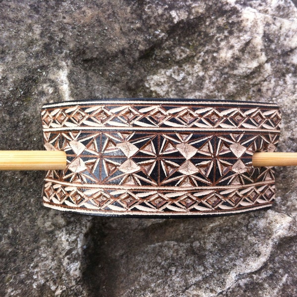 Mini hand carved leather hairarrette - tooled leather jewelry- hair accessories - Stick Barrette - Hair Slide - Haarspange aus Leder