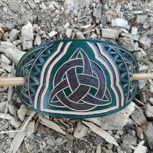 Green Triquetra hand carved hair barrette - tooled leather - hair accessories -Stick Barrette - Hair Slide - Haarspange aus Leder