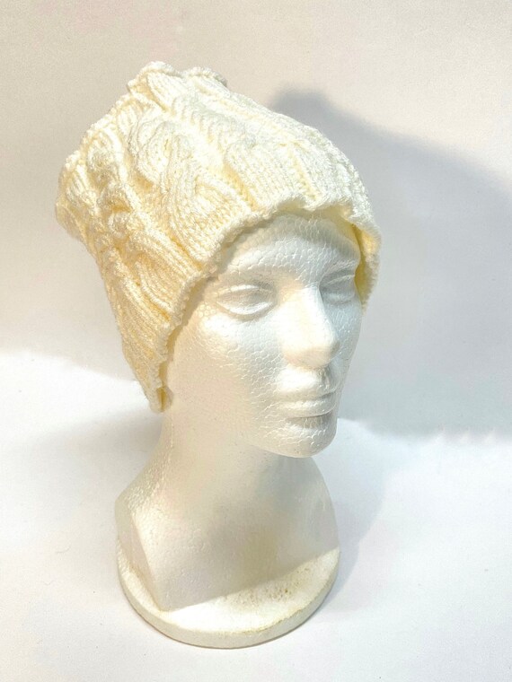 HAND Knit Convertible Cream Cabled Ponytail Messy Bun Beanie  display picture 3