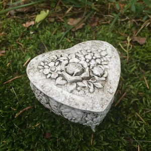 HANDPAINTED Heart Ring Box, Engagement Wedding Ring Keeper, Handmade Gift Fiance Girlfriend Wife, Propose Proposal, Valentine Day Romantic